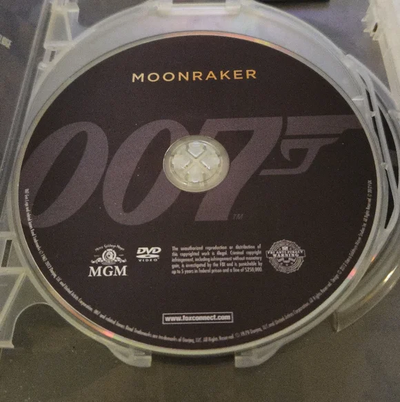DVDs - Roger Moore 007 Collection Volumes 1 & 2 - Picture 9 of 11